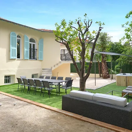 Vila Des Pergolas -6 Bdrs - 5 Bathrs -parking -jardin -jacuzzi -tramstation , 10 Min *
