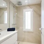 Βίλα Des Pergolas -6 Bdrs - 5 Bathrs -parking -jardin -jacuzzi -tramstation , 10 Min Νίκαια