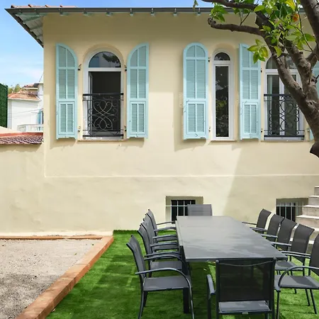 Des Pergolas -6 Bdrs - 5 Bathrs -parking -jardin -jacuzzi -tramstation , 10 Min Nice