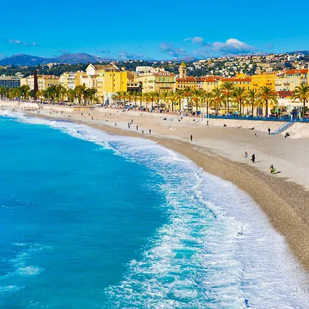 Villa Des Pergolas -6 Bdrs - 5 Bathrs -parking -jardin -jacuzzi -tramstation , 10 Min *