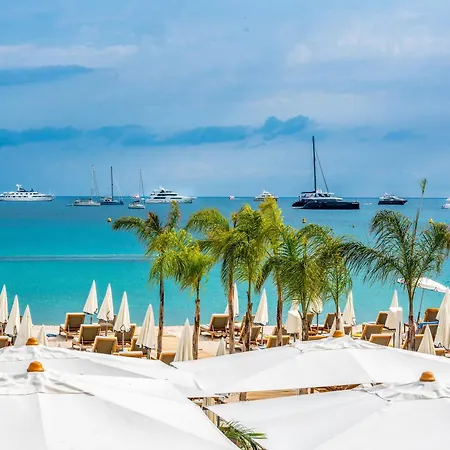 וילה Des Pergolas -6 Bdrs - 5 Bathrs -parking -jardin -jacuzzi -tramstation , 10 Min ניס