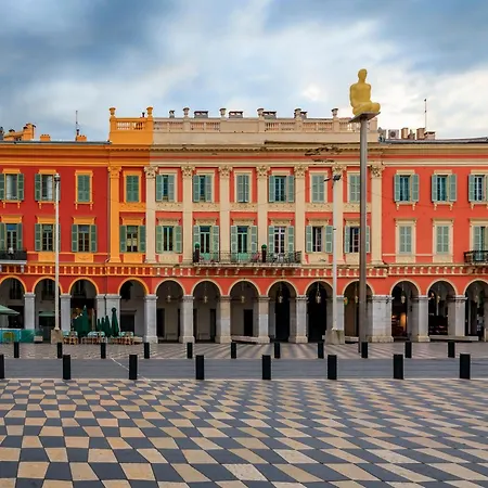 Des Pergolas -6 Bdrs - 5 Bathrs -parking -jardin -jacuzzi -tramstation , 10 Min * ניס