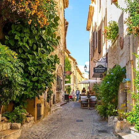 וילה Des Pergolas -6 Bdrs - 5 Bathrs -parking -jardin -jacuzzi -tramstation , 10 Min ניס