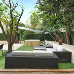 Des Pergolas -6 Bdrs - 5 Bathrs -parking -jardin -jacuzzi -tramstation , 10 Min Villa *