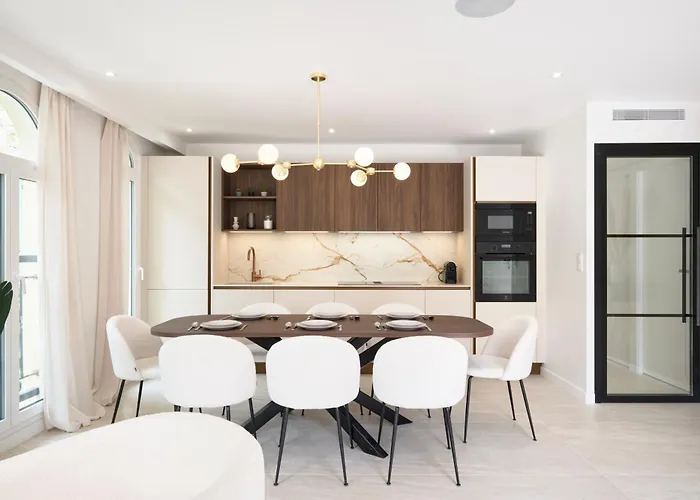 Des Pergolas -6 Bdrs - 5 Bathrs -parking -jardin -jacuzzi -tramstation , 10 Min فيلة